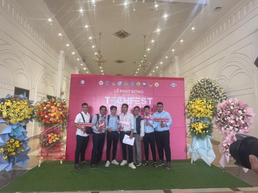 Sinh viên KHoa Công nghệ - trường đại hoc công nghệ đồng nai Tham gia lễ phát động TECHFEST 2023