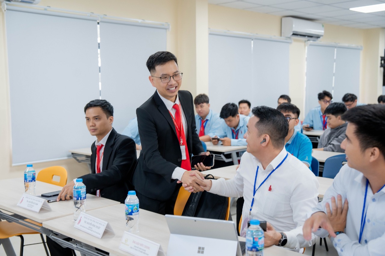 TẬP HUẤN ĐỊNH HƯỚNG NGHỀ NGHIỆP VÀ KỸ NĂNG THỰC TẬP DOANH NGHIỆP CHO SINH VIÊN NGÀNH CÔNG NGHỆ KỸ THUẬT OTO